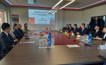 孙立杰一行到金沙9001以诚为本欧洲研发中心考察调研