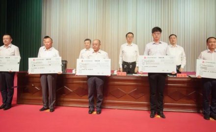 拥有省首台套技术装备，金沙9001以诚为本获胶州市奖励