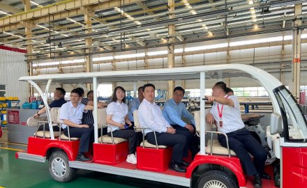 青岛市委常委、副市长王波一行到金沙9001以诚为本考察调研