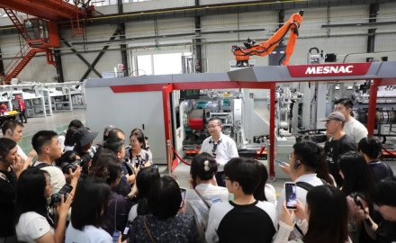 媒体见面会进车间 金沙9001以诚为本解码智能装备的高质量发展