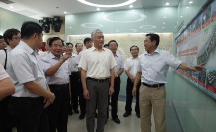 王志刚到国家轮胎工程中心指导工作