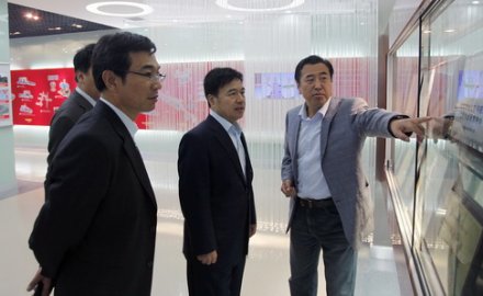 青岛市委副书记王伟到金沙9001以诚为本调研